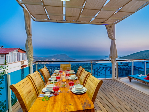  gece  -  Kasım
  | Kalkan Akbel'de Eşsiz Deniz Manzaralı Geniş Aile Villası